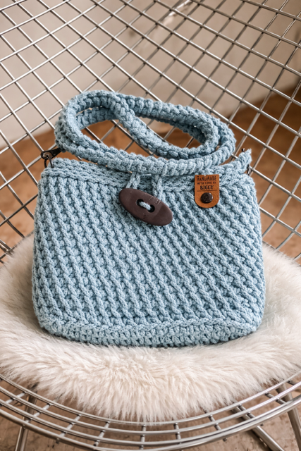 Little Blue Love - die handgehäkelte Lieblingsbegleiterin