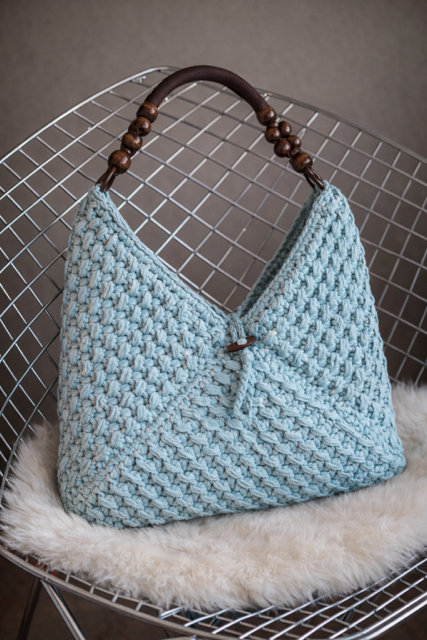 AQUA WHISPER – die gehäkelte Design-Tasche mit Seele
