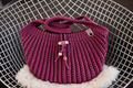 Beerenzauber – Handgestrickte Statement-Bag