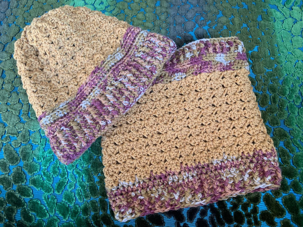 Winter hat and loop, soft and warm
